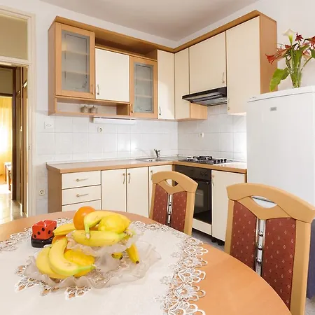 Apartment Lucia *